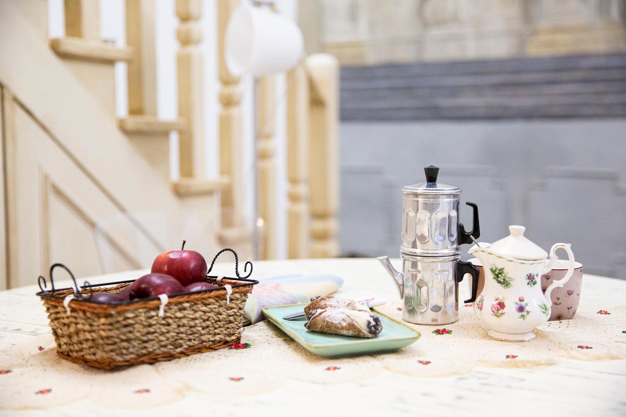 Couette-café & Brigida Naples